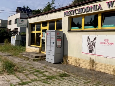 Ktoś zamknął żywego kota w automacie paczkowym. Zwierzę konało w wielkich cierpieniach [MATERIAŁ 16+]