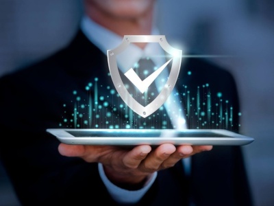 Podstawy cyberbezpieczeństwa dla właścicieli małych firm [ Strefa biznesu ]