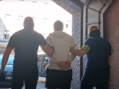 Podawał się za pracownika banku. Wpadł na gorącym uczynku