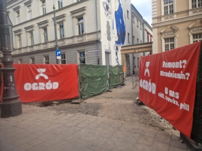 Nielegalne reklamy restauratora. Jak ZDMK ich nie zauważył?