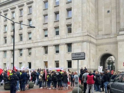 Postulaty protestujących rolników pod MRiRW. Warszawski protest 11 września
