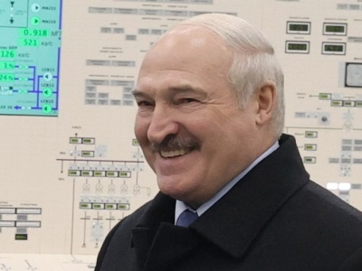 Waszyngton szuka normalizacji stosunków z Mińskiem. Łukaszenka ułaskawia 14 cudzoziemców