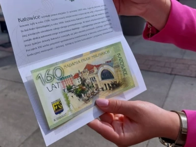 Miasto rozdaje specjalne banknoty z okazji 160. urodzin
