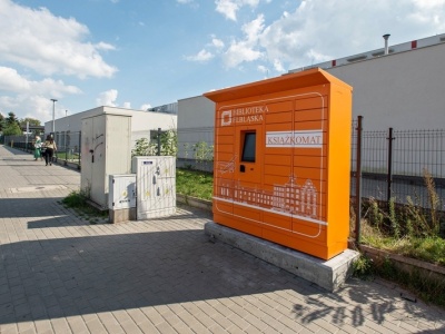 Zatorze już z książkomatem [ Biblioteka ]