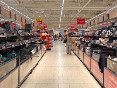 Wyższe pensje, większe zakupy. Polacy w 2025 roku ruszą po non-food