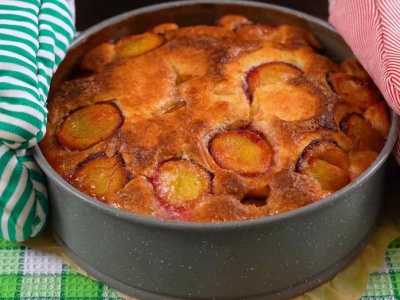 Posyp tym śliwki przed pieczeniem. Placek zachwyci głębią smaku