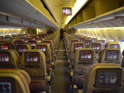 Linia lotnicza wprowadza kontrowersyjny zakaz. Rodzice oburzeni. 