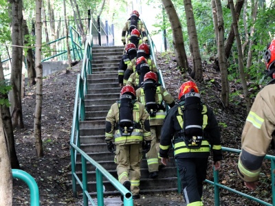 Strażacy z regionu oddali hołd kolegom poległym w World Trade Center. Wspinaczka w Toruniu [zdjęcia]