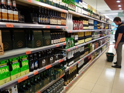 Zakaz sprzedaży alkoholu od 22 do 6 na terenie całego Wrocławia wchodzi w życie.