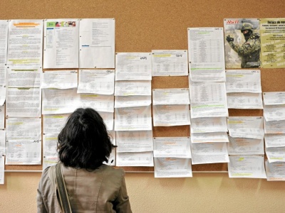 Złe wieści dla szukających pracy. Wolnych miejsc jest mniej. GUS opublikował najnowsze dane