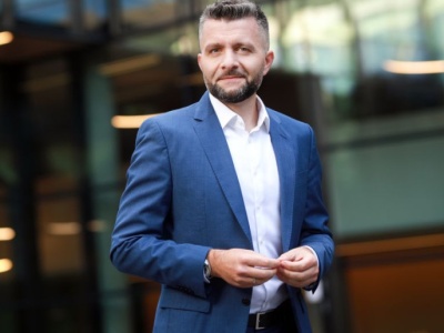 Może trzeba zakazać deweloperom budowania mieszkań?