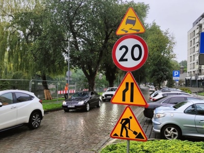 Utrudnienia dla pieszych i kierowców w Kołobrzegu [ZDJĘCIA]