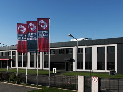 Inter Cars miał 187,39 mln zł zysku netto, 285,78 mln zł zysku EBIT w II kw. 2025