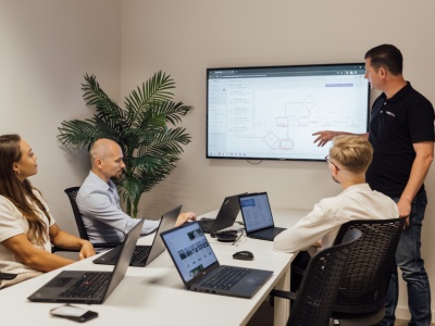 Naśladowcy a nie prekursorzy. Polski konserwatyzm w technologicznych nowinkach