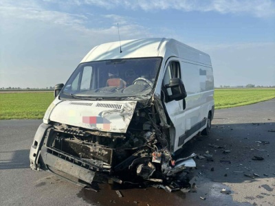 Kolizja w Gorańcu – bus zderzył się z ciągnikiem rolniczym. Kierowca miał dużo szczęścia