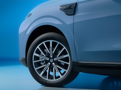 Ten spory SUV rozwalił system ceną. Oto jego rywale