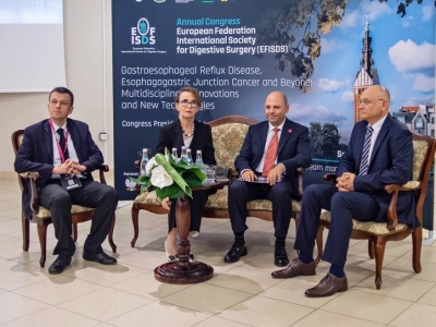 Otwarcie z chirurgiczną precyzją [ Społeczeństwo ]