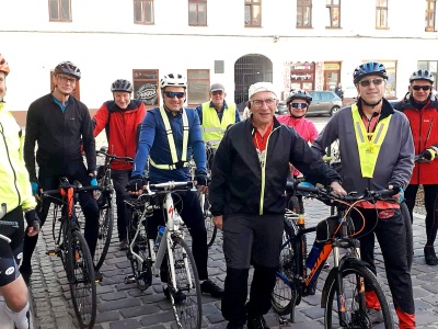 Rowerzyści z Tarnowa w drodze na Jasną Górę. 'Modlitwy są wysłuchiwane przez Matkę Bożą, dlatego wracamy na szlak’