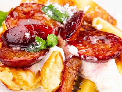 Omlet cesarski ze śliwkami