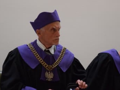 Andrzejewski chce zablokować pełny skład Trybunału Stanu. Sprawa immunitetu Manowskiej do umorzenia