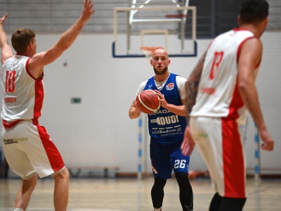 Międzynarodowe emocje na parkiecie. Koszykarze z Třebíč w Kielcach