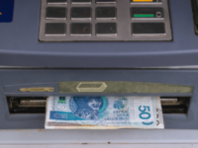 Trzymaj gotówkę w domu. Rządowe Centrum Bezpieczeństwa ostrzega przed paraliżem systemów!