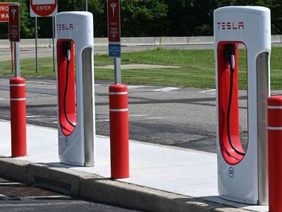 Miały być ekologiczne. Ładowarki aut zanieczyszczają powietrze