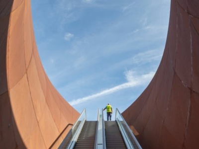 Nowa stacja metra w Neapolu to dzieło sztuki. Za projekt odpowiada ceniony rzeźbiarz