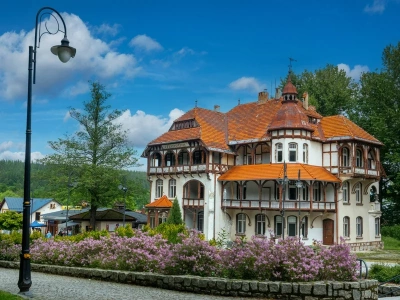 Perełka Dolnego Śląska z rabatami. To uzdrowisko jest idealne na jesień