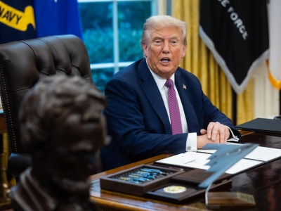 Trump nawet gdy rozmawia z Nawrockim, słyszy podszepty Putina