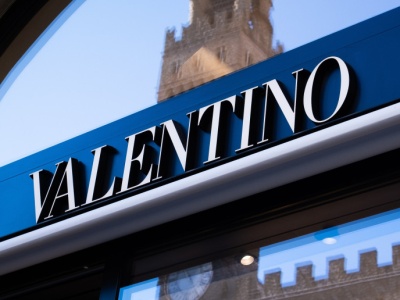 Kering odkłada przejęcie Valentino. Nowa strategia francuskiego giganta luksusu
