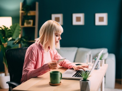 Badanie pokazało, na co naprawdę wydaje pieniądze polskie pokolenie Z. Stereotyp umiera