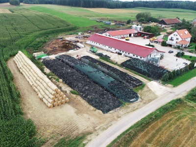 Opony na pryzmie kiszonkowej – prawo i ryzyko