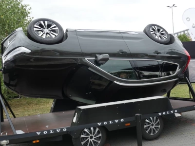 Kilkanaście symulatorów i porady fachowców. Przy Muzeum Śląskim stanęło miasteczko bezpieczeństwa Volvo