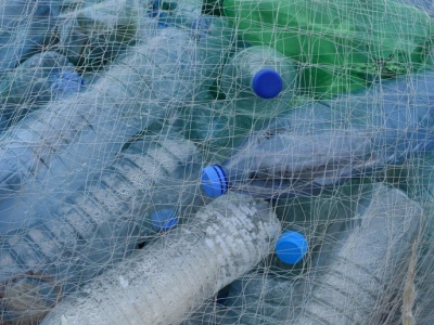 Benzyna ze śmieci? Nowe spojrzenie na plastik