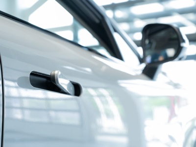 Chiny chcą zakazać… ukrytych klamek w autach elektrycznych. Nie chodzi o wygląd