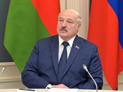 Łukaszenka uspokaja i radzi: Chodźcie boso, nie zachorujecie