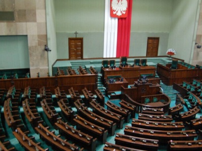 Sejm przeciwko penalizacji banderyzmu i ostrożnemu nadawaniu obywatelstwa. 800 plus dla pracujących cudzoziemców