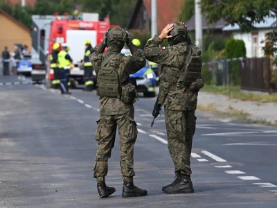 „Czy jeżeli Ruscy zrzucą bombę atomową, to się poddajemy?”