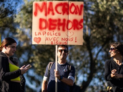 Fitch obniża rating Francji. Wskazuje na ryzyko polityczne