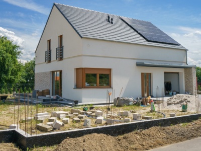 Ile kosztuje zakup i montaż ogrodzenia działki wokół domu w 2025?