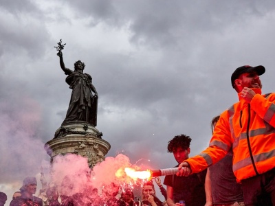 Problemy Francji się pogłębiają. Agencja ratingowa tnie rating