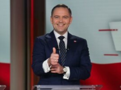 Karol Nawrocki liderem zaufania. Sondaż CBOS ujawnia, kto najbardziej naruszył zaufanie Polaków.