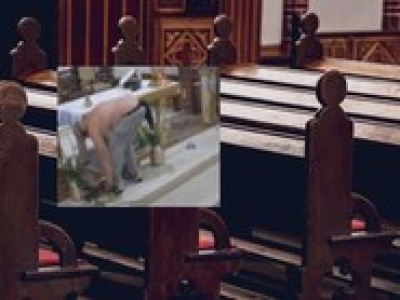 Szokujące sceny w kościele. Półnagi mężczyzna zaatakował księdza i zdemolował ołtarz