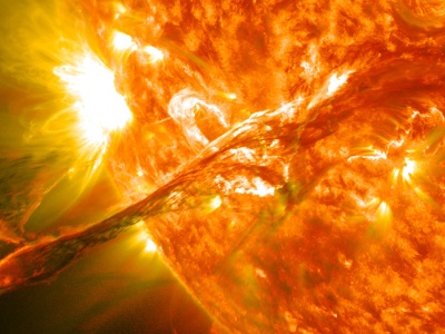 Słońce może generować ekstremalne temperatury. 