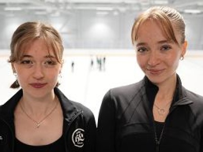 Rewolucja na lodzie: Emma i Millie są pierwszą parą jednopłciową w fińskich zawodach łyżwiarskich