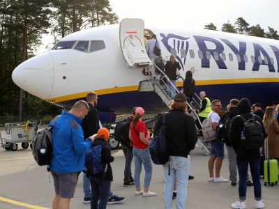Ryanair zredukuje połączenia. Chodzi o popularny wakacyjny kierunek. W tle podwyżka opłat