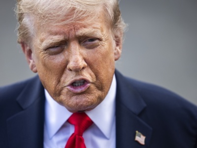 Donald Trump obiecuje nałożyć na Rosję silne sankcje. Chce jednak, aby kraje NATO przestały kupować rosyjską ropę