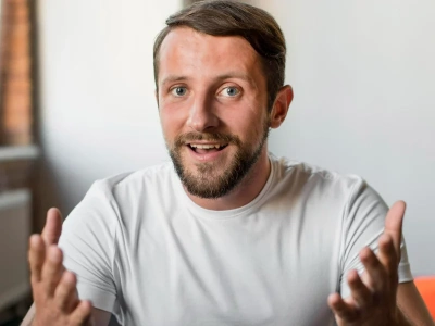 Mówisz sam do siebie? Zobacz, kiedy to normalne, a kiedy niepokojące