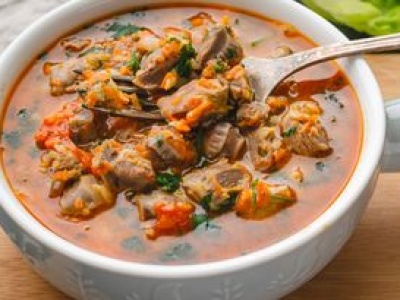 W mięsnym wybierane rzadziej niż wątróbka. Zrobisz z nich bardzo wartościowy i pyszny gulasz